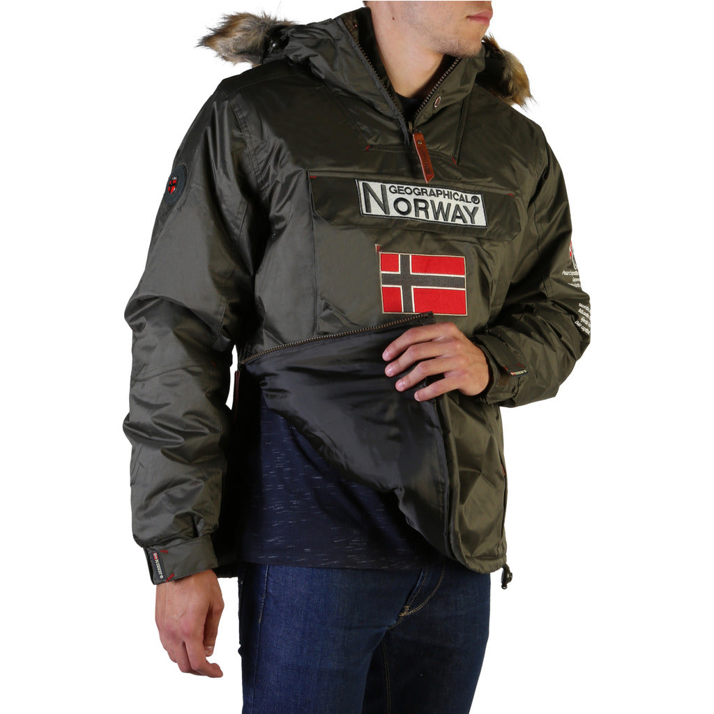 Geographical Norway - Barman-man-kaki