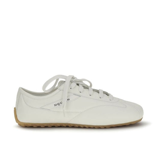 Alexander McQueen – Sneakers Flat in Pelle Bianca con Suola Gum Vintage
