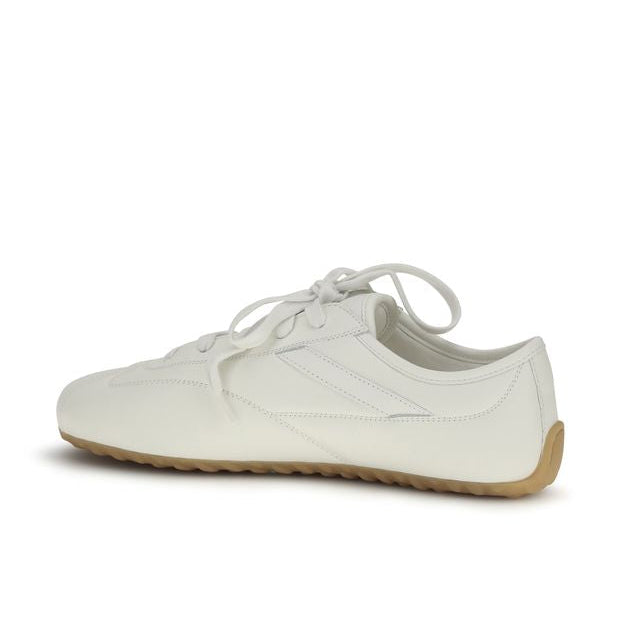 Alexander McQueen – Sneakers Flat in Pelle Bianca con Suola Gum Vintage