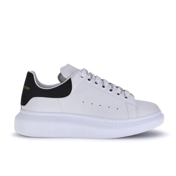 Alexander McQueen – Sneakers Oversized in Pelle di Vitello Bianca con Dettaglio Nero