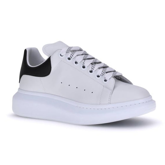 Alexander McQueen – Sneakers Oversized in Pelle di Vitello Bianca con Dettaglio Nero