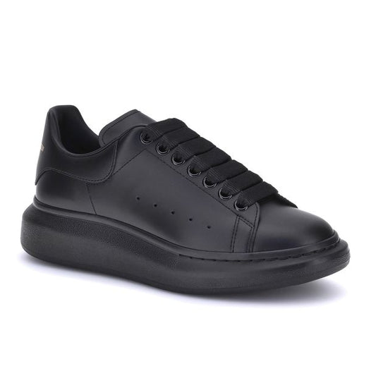 Alexander McQueen – Sneakers Oversized in Pelle di Vitello Nero con Dettaglio Nero