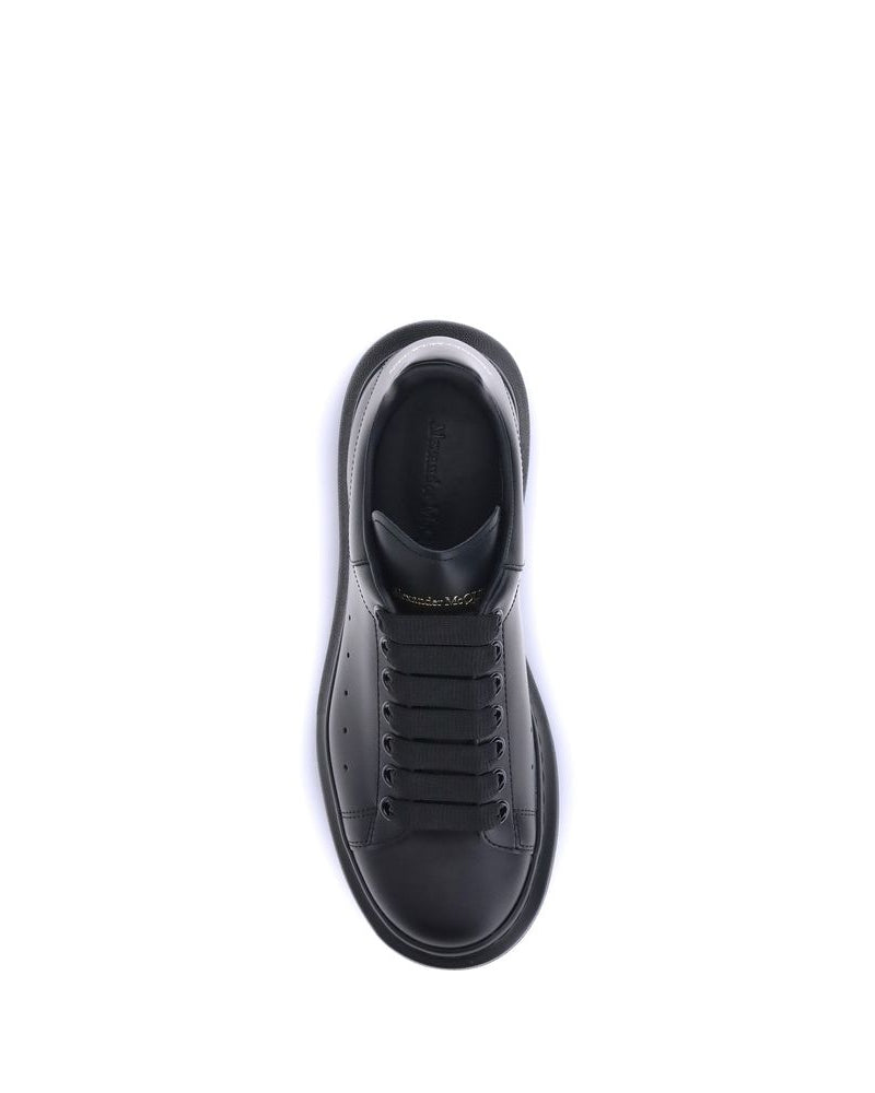 Alexander McQueen – Sneakers Oversized in Pelle di Vitello Nero con Dettaglio Nero