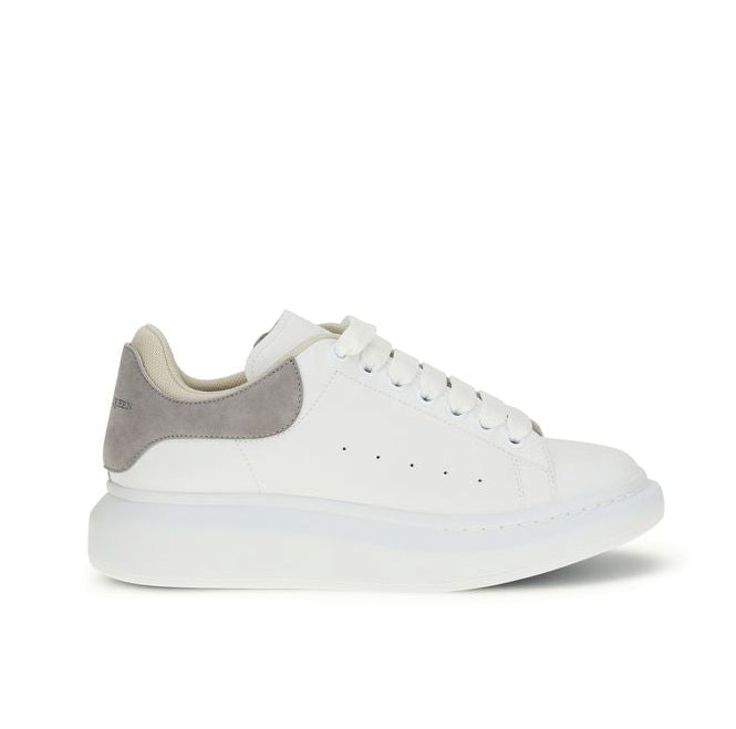 Alexander McQueen – Sneakers Oversized in Pelle di Vitello Bianca con Dettaglio Grigio