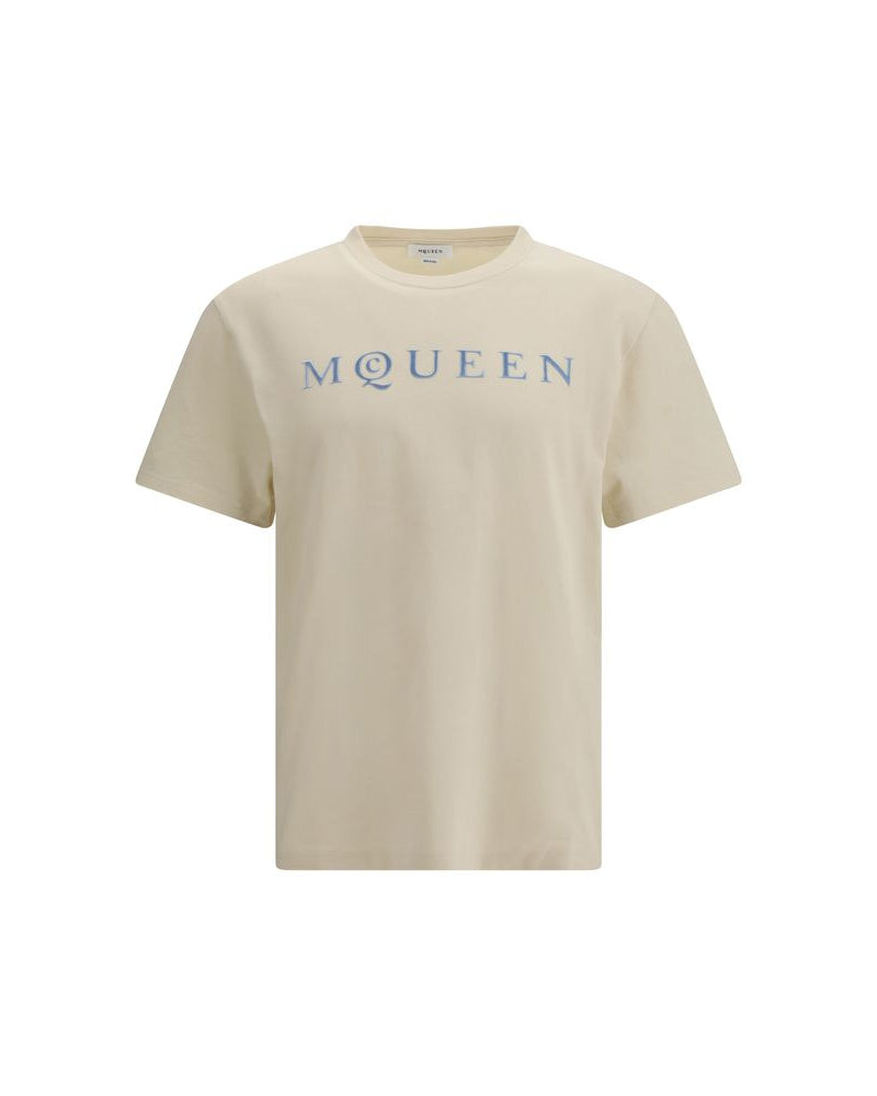 Alexander McQueen – T-Shirt Beige in Cotone Premium con Logo McQueen Azzurro Pastello
