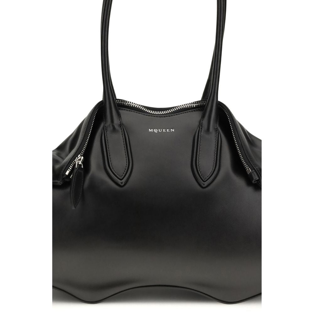 Alexander McQueen – The Manta Shoulder Bag in Pelle Nera – Collezione AW26