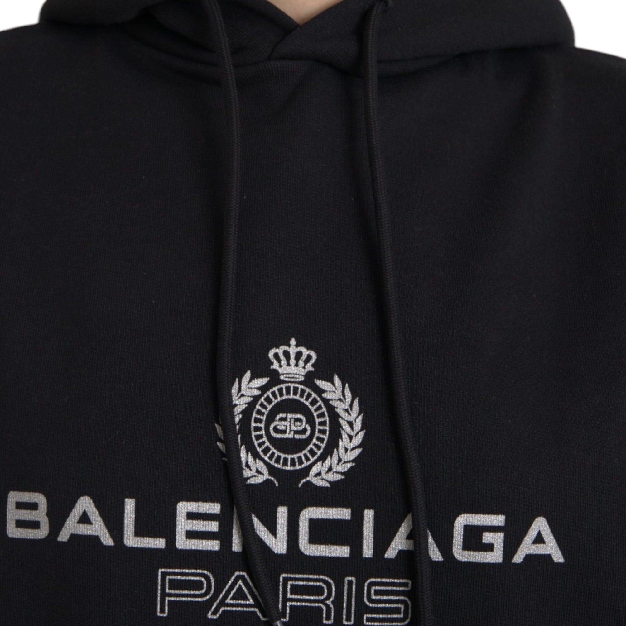 Balenciaga – Hoodie Oversize Nera “Balenciaga Paris” con Logo Ricamato