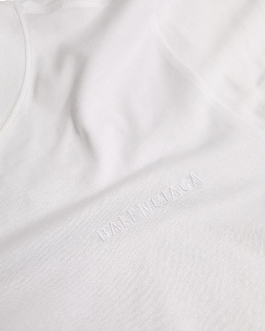 Balenciaga – T-Shirt Donna in Cotone Bianco con Logo Ricamato Tone-on-Tone