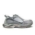 Balenciaga – Triple S Sneakers Grigio e Bianco dal Look Distressed