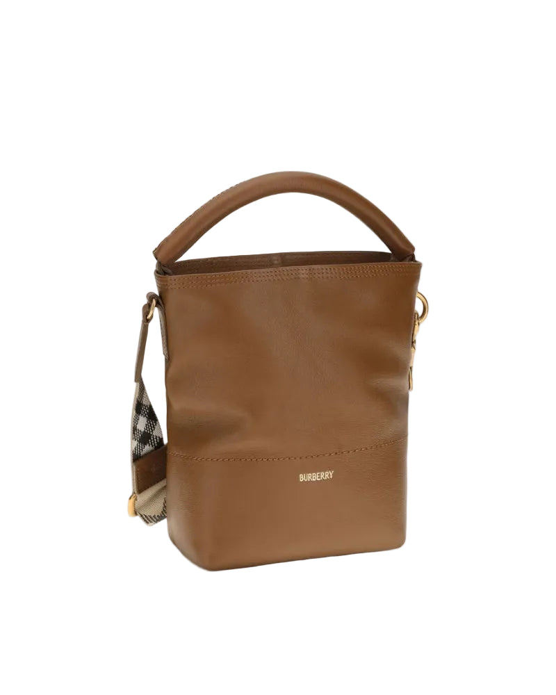 Burberry – B Clip Bucket Bag in Pelle Marrone