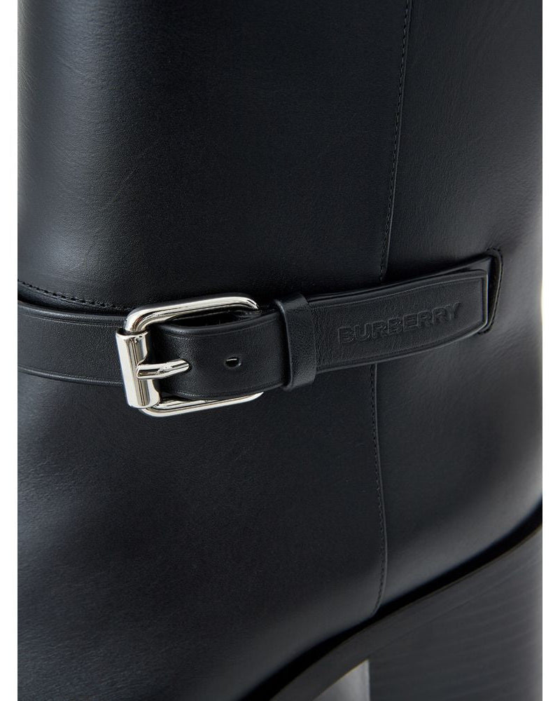 Burberry – Stivaletti Ankle Boots in Pelle Nera con Cinturino