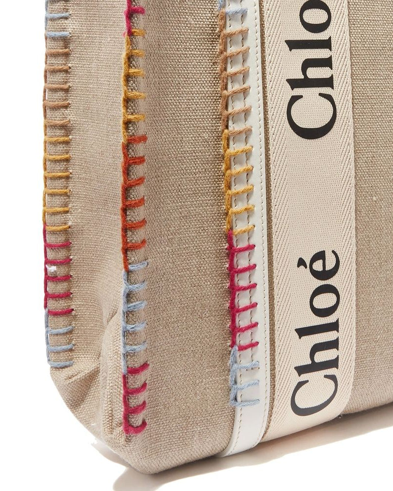 Chloé – Woody Medium Tote Bag in Lino con Ricami Multicolor